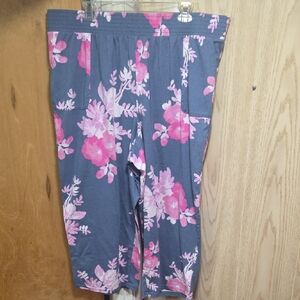 Dream Floral Elastic Waist Capri Pajama Pants in Gray and Pink